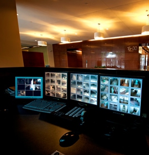 Monitores con imágenes de videocámaras