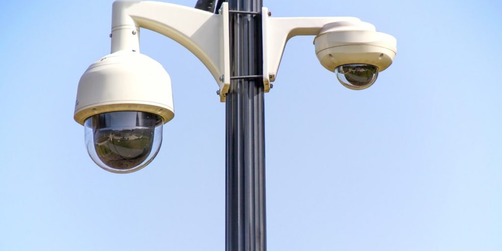 División de nuevo bibliotecario Cómo elegir las mejores cámaras de vigilancia | alarmadoo