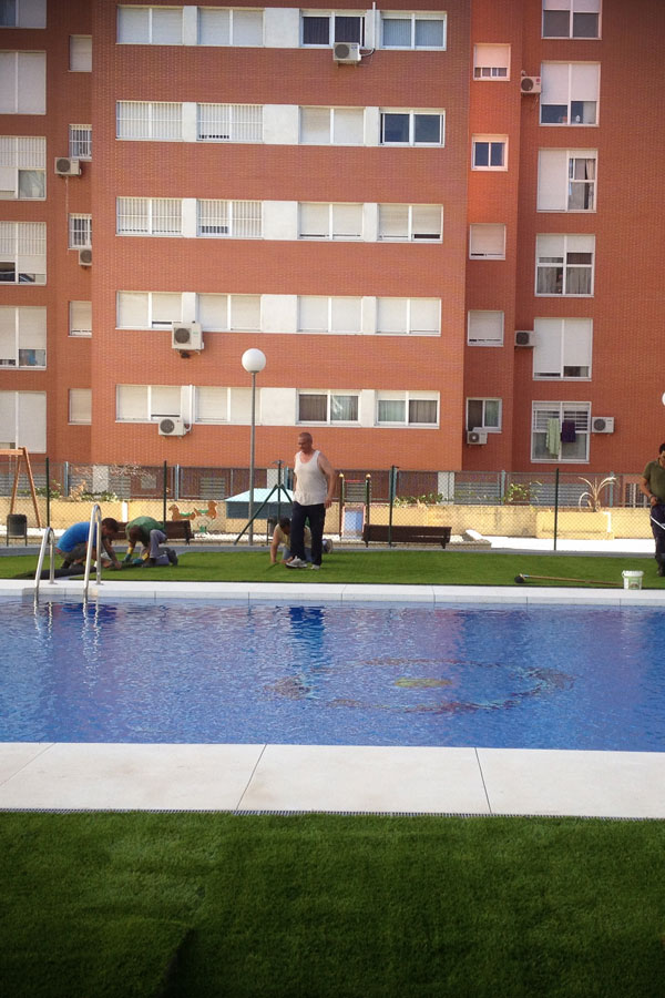Patio exterior, piscina en una comunidad de vecinos