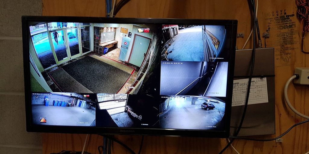 Monitor de seguridad con imágenes de cámaras